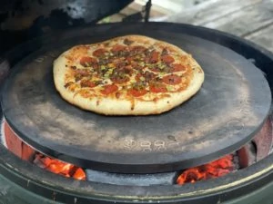 Pizza on the Big Green Egg