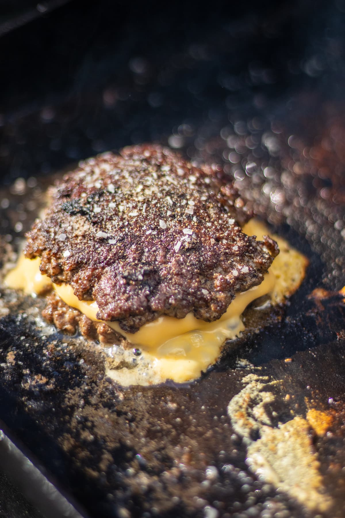 First smash burger after the winter and re-seasoning. : r/blackstonegriddle